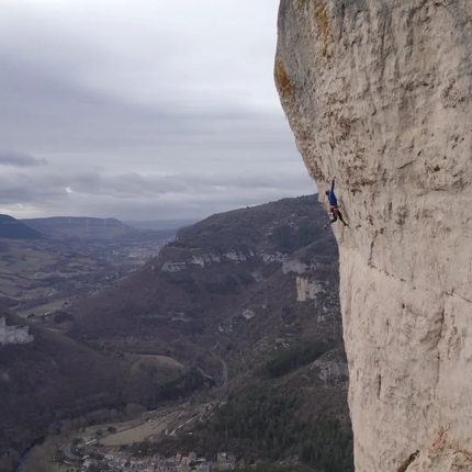 Bike & climb: watch Watch Pablo Recourt search for the most beautiful 8a in France