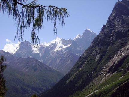 Alpinismo: prima salita in Cina per il 50Â° della scuola L. Pelliccioli CAI Bergamo
