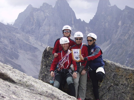 Sichuan Mountain (Cina) - Il team della spedizione per il 50° anniversario della Scuola di Alpinismo “Leone Pelliccioli” del CAI dI Bergamo