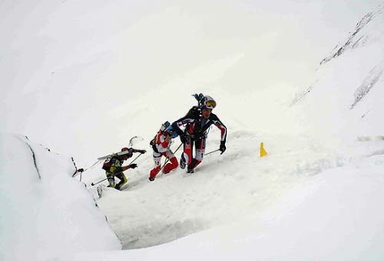 Tour du Rutor 2006, Arvier, Valle d'Aosta - Il transalpino Stephane Brosse alle spalle del compagno di squadra Patrick Blanc all'uscita del Canalino d'accesso al ghiacciaio del Chateau Blanc