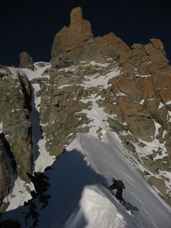 Miha Valic e le 82 cime oltre i 4000m delle Alpi in 102 giorni - Dal 27/12/2006 al 7/04/2007 l’alpinista slovena e guida alpina internazionale Miha Valic ha salito, con vari compagni, tutte le 82 cime alpine oltre i 4000m di quota comprese nell’elenco dell’UIAA.