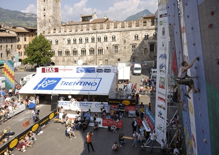 Climbing Worldcup Speed: a Trento vittoria di Da Silva  e Skripov - Il 1° maggio la venezuelana Rosmary Da Silva e il russo Anatoly Skripov si sono aggiudicati la seconda tappa della Coppa del mondo di velocità nella gara disputata in Piazza Duomo a Trento.