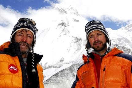 Alpinismo: Kammerlander e Unterkircher in vetta allo Jasemba - Il 22/05 alle ore 15,00 Hans Kammerlander e Karl Unterkircher hanno raggiunto la vetta dello Jasemba (7350m, Nepal) realizzando la prima salita della parete sud.
