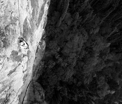 Nuova via sul Monte Colodri per Antonini e Calzà - Massimo Antonini e Giampaolo ‘Trota’ Calzà hanno aperto la Via Giovanni Segantini (280m, 6c+ max) sulla parete est del Monte Colodri (Arco, Trentino).