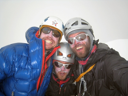 Xuelian North-East - Enjoying the summit, from left to right: Peter Juvan (34), Igor Kremser (23) and Ales Holc (35)