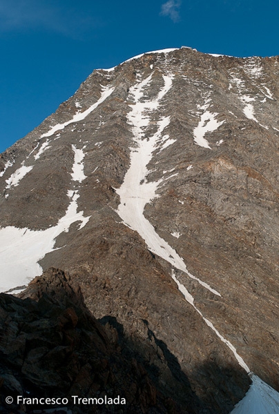 Mont Blanc, rockfall in the Grand Couloir and TMB train stop
