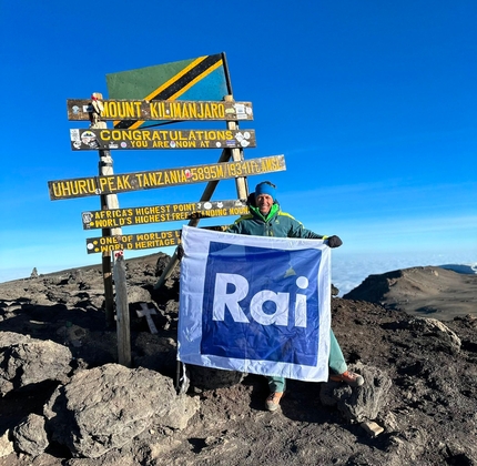 Massimiliano Ossini in cima al Kilimangiaro