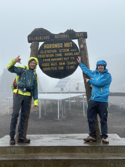 Kilimangiaro, Massimiliano Ossini, Gian Luca Gasca, Daniel Pezzani - Massimiliano Ossini e Gian Luca Gasca durante la salita del Kilimangiaro