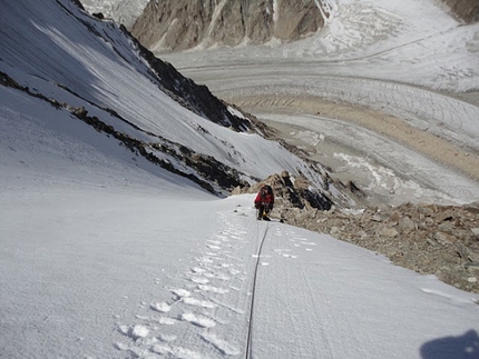 Junai Kangri - Il 22/08/2011 una spedizione spagnola guidata da Jonas Cruces ha effettuato la prima salita del Junai Kangri (6017m) in Karakorum, India lungo la via 