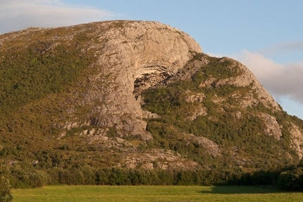 Jorg Verhoeven - The enormous cave Flatanger, Norway