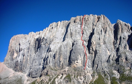 Hansjörg Auer - The route line of Bruderliebe (800m/8b/8b+), Marmolada, Dolomites