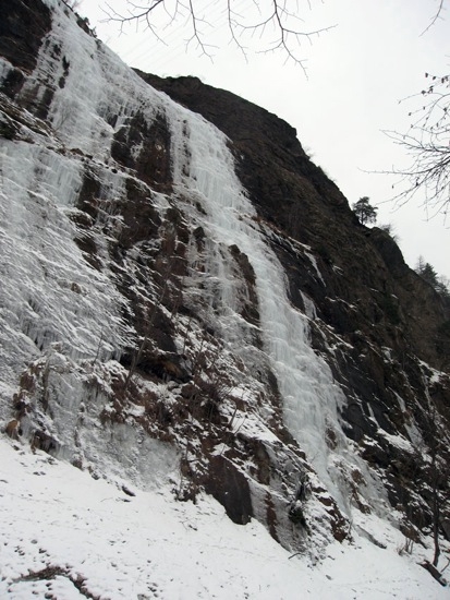 Placche di Chevril - Placche di Chevril: I primi 100 metri della cascata visti da sotto