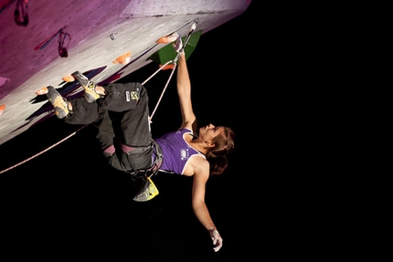 Johanna Ernst - Johanna Ernst climbing to victory in Boulder, USA