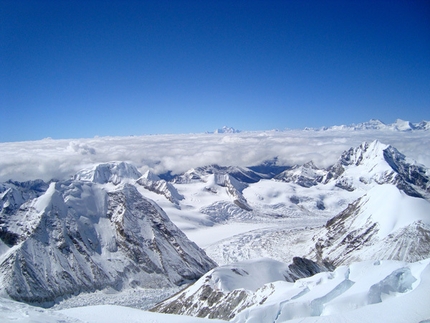 Cho Oyu - Fabio Beozzi e la prima discesa con gli sci sul Cho Oyu della variante Messner da quota 6900m a 6000m.