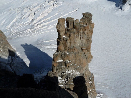 Stelle e Tempeste Petit Clocher du Tacul - satelliti Mont Blanc du Tacul - Stelle e Tempeste: Vista straordinaria sul Trident (ph Giorda - Oviglia)