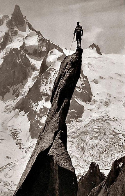 Stelle e Tempeste Petit Clocher du Tacul - satelliti Mont Blanc du Tacul - Stelle e Tempeste: Gaston Rebuffat sul Pic de Roc - una foto per la-Nasa!