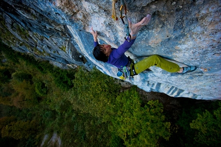 Barbara Raudner - Barbara Raudner climbing Honig 8c, Höllental, Austria
