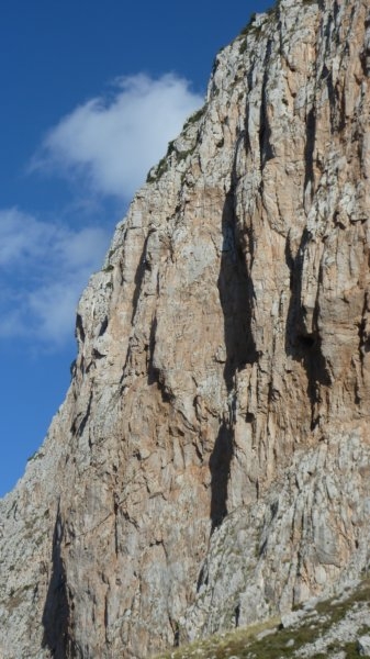 La vita tra le dita Monte Monaco - La vita tra le dita: Il pilastro della via La vita tra le dita - Parete Nord del Monte Monaco (Sicilia)