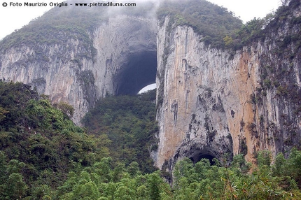 Rock Petzl Trip - Gétû, China - The incredible Grand Arch in Gétû Valley, China