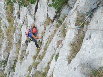 Le Lisce d'Arpe Monte Alpi - Le Lisce d'Arpe: Rocco Caldarola sul decimo tiro sul Torrione sopra la grande placconata
