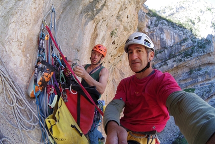 Unchìnos Badde Pèntumas - Valle di Lanaitto - Unchìnos: Maurizio Oviglia e Luca Giupponi in sosta sulla via Unchinos (8b, 185 m) Sardegna