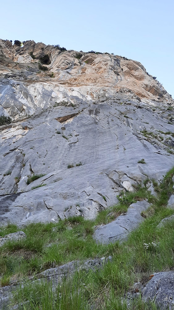 Shoganai Monte Pesaro - Lorano wall