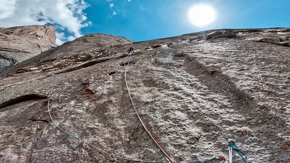 Vivere la Vita Pik Slesova South Buttress - Wall of Dykes - 3810m