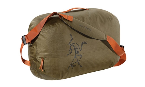 Arc’teryx: Carrier Duffels trasforma il panorama urbano