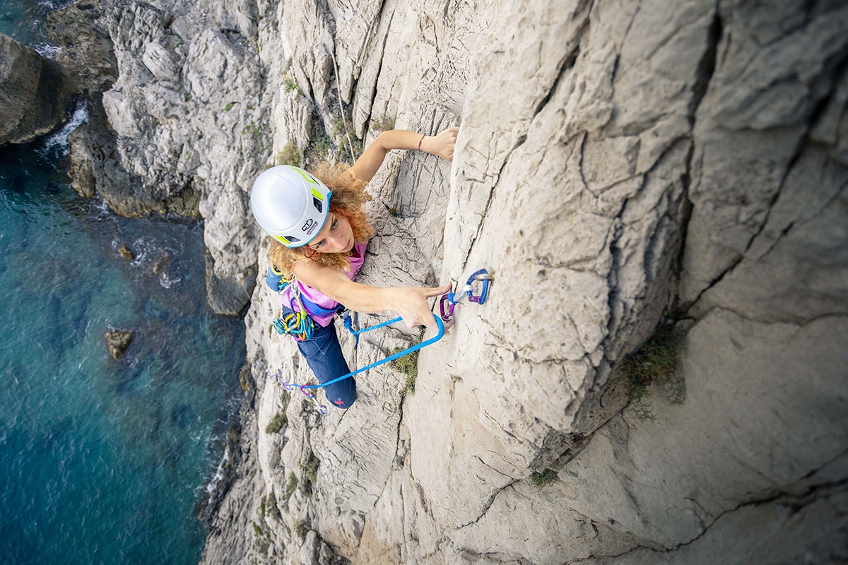 Arrampicata: vie lunghe in sicurezza con l’attrezzatura Climbing Technology