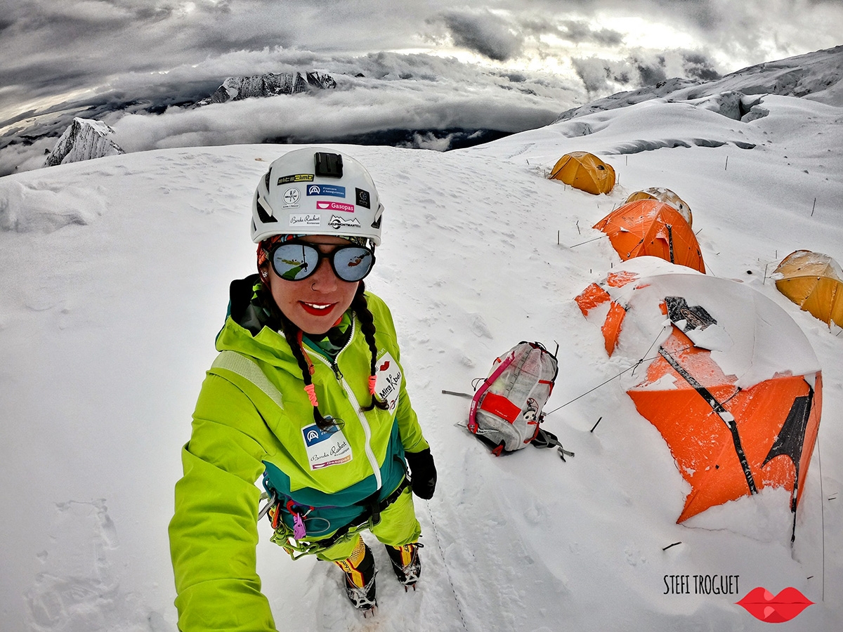 Stefi Troguet in partenza per il Dhaulagiri