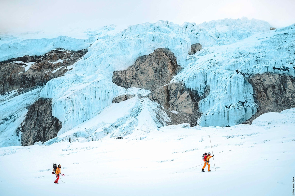 La prima spettacolare discesa con gli sci da Lhotse nel European Outdoor Film Tour 19/20