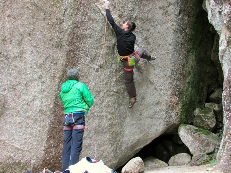 Andrea Ratti sale Spirit Walker in val Masino