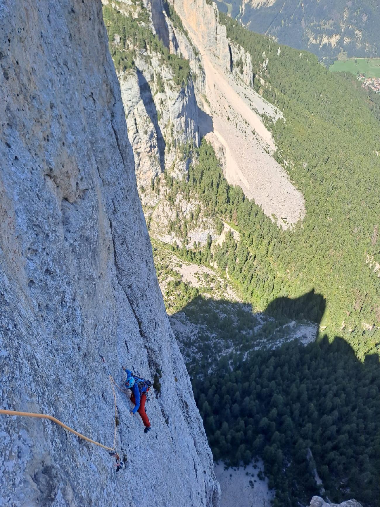 Torre della Vallaccia, Sasso delle Undici, Dolomites, Luca Caldini, Luca Cornella