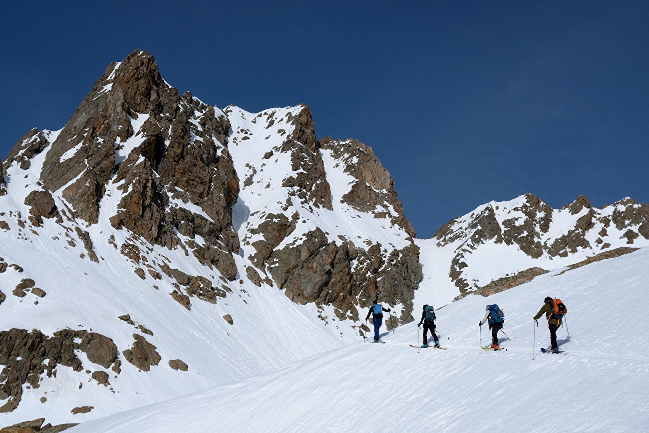 Ski mountaineering traverse across the Maritime Alps from Cuneo to Nizza