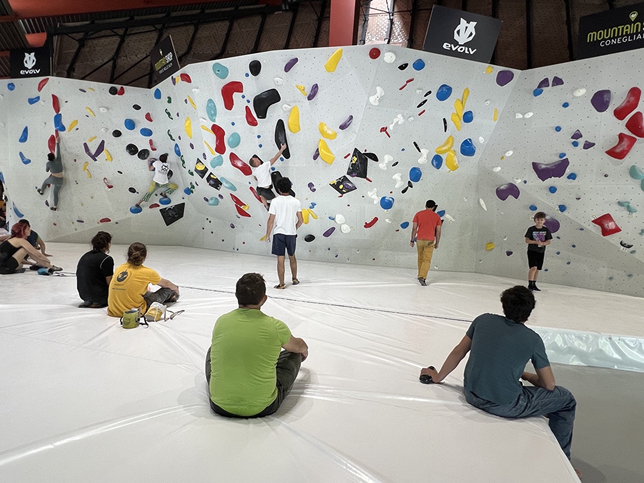 Climbing Zoo Palasport Longarone