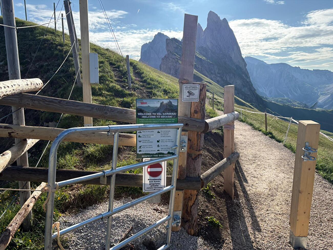 turnstile Seceda Val Gardena Dolomites