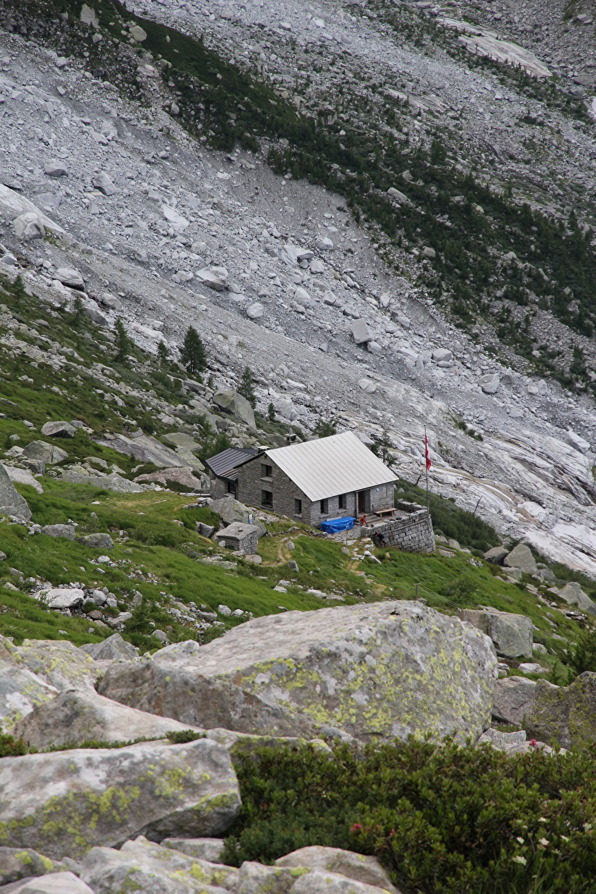 Capanna di Sciora, Val Bondasca
