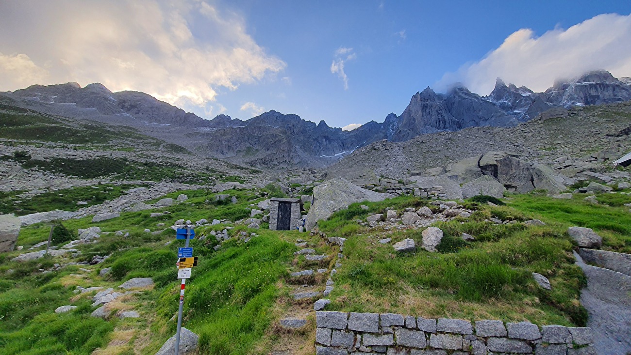 Capanna di Sciora, Val Bondasca