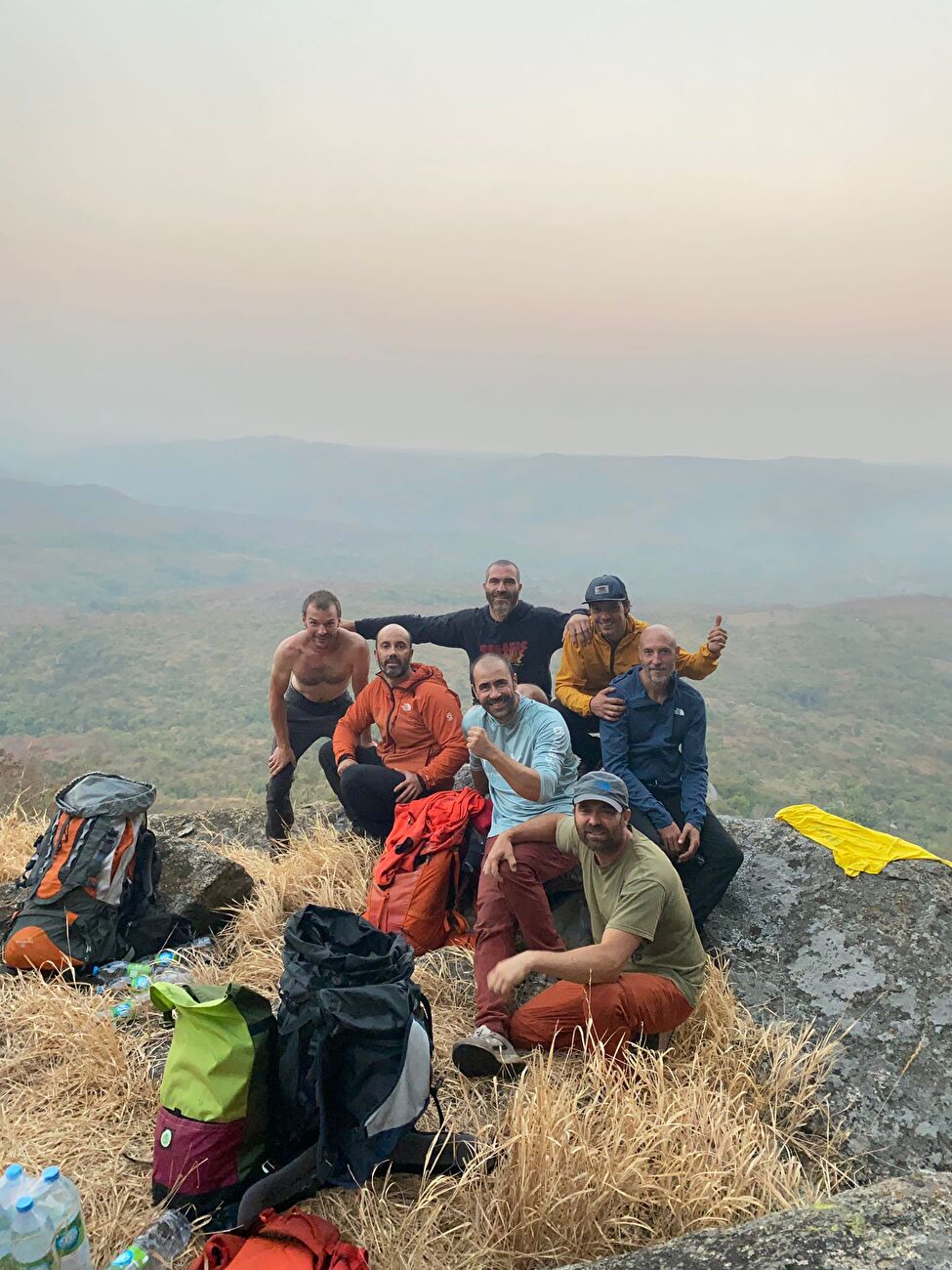 Angola, Cumbira Segundo, Miguel A. Díaz, Álvaro García, Indi Gutierrez, David Matos, Juanjo Medina, Manu Ponce, Gonzalo Torre