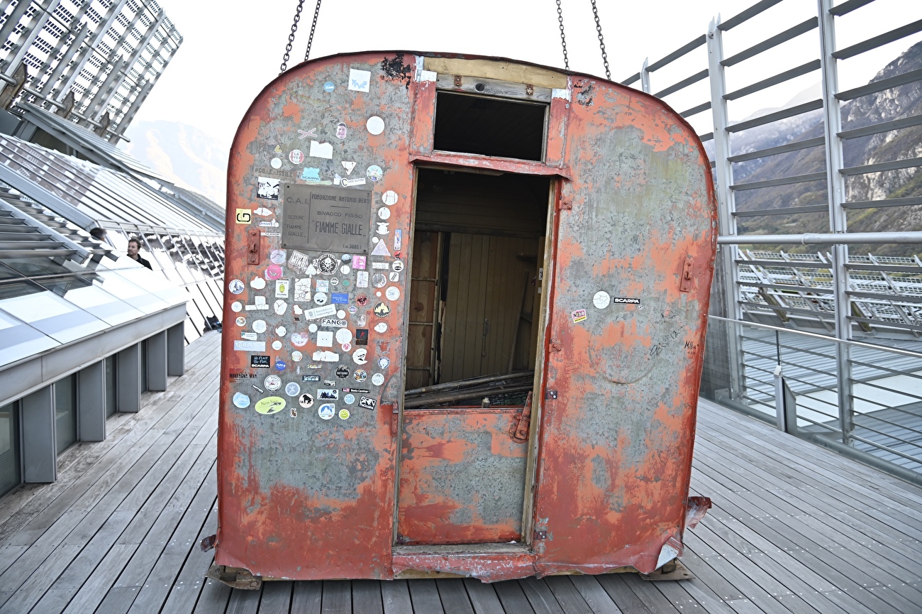 Bivacco Fiamme Gialle di Cimon della Pala, Pale di San Martino
