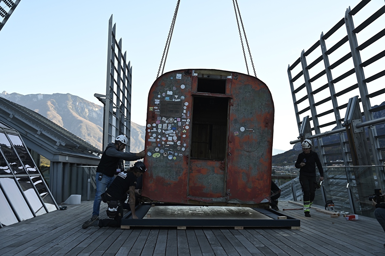 Bivacco Fiamme Gialle di Cimon della Pala, Pale di San Martino