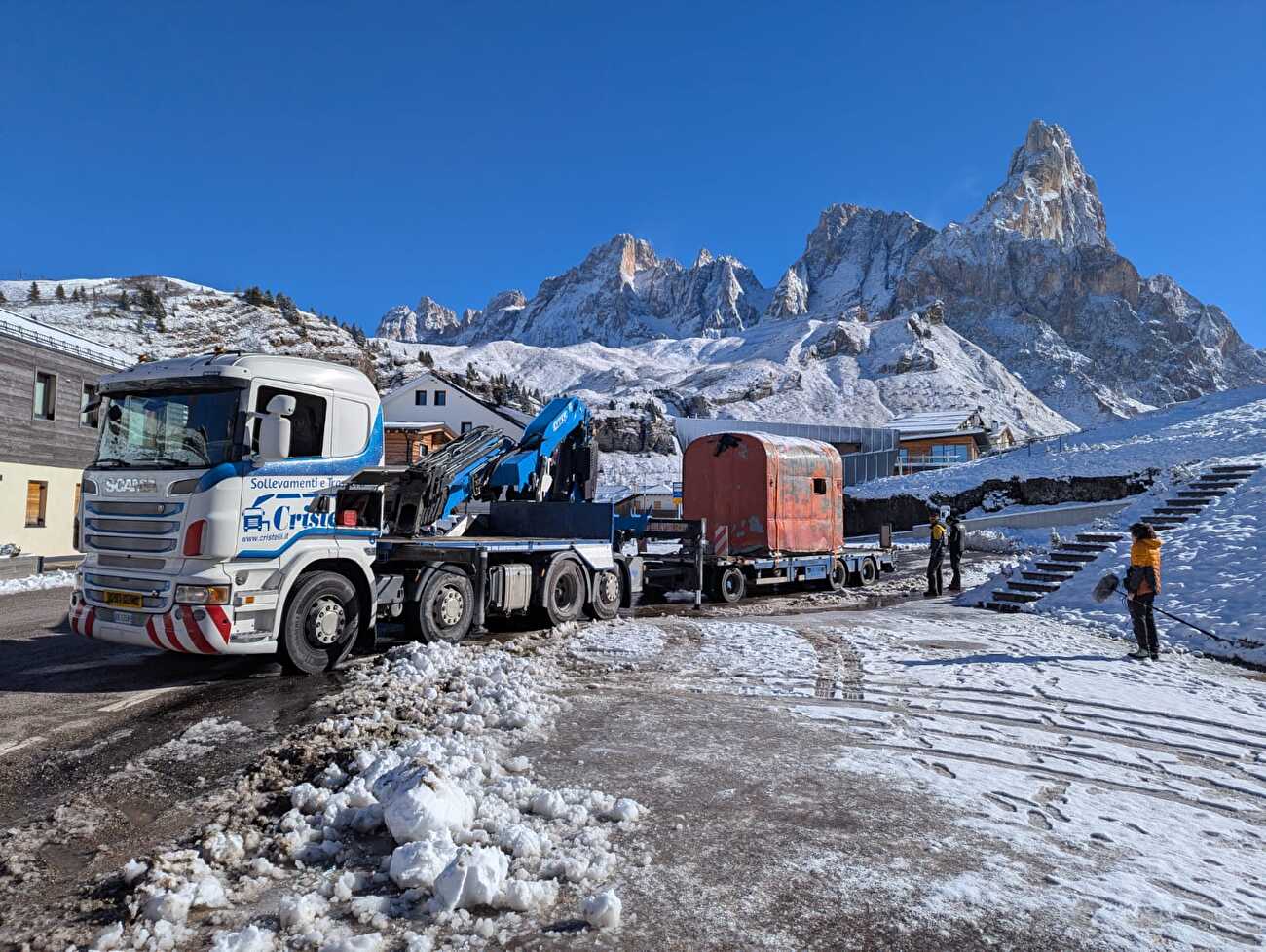 Bivacco Fiamme Gialle di Cimon della Pala, Pale di San Martino