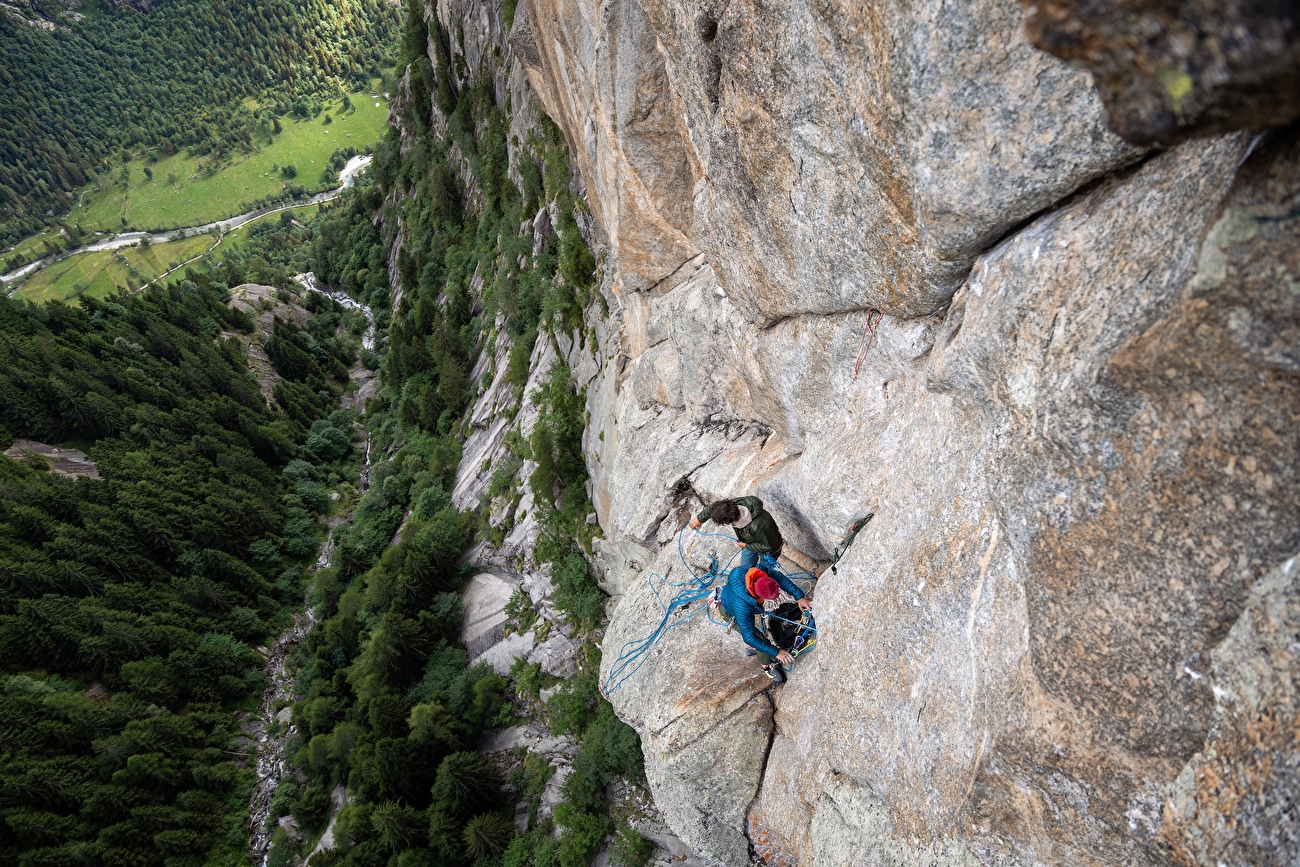 Mongolfiera, Val di Mello, Alpi della Bernina, Masino - Bergaglia, Alessandro Leoni, Simone Pedeferri