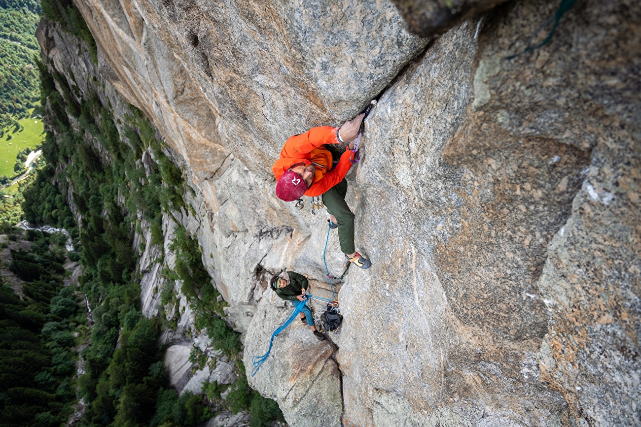 Mongolfiera, Val di Mello, Alpi della Bernina, Masino - Bergaglia, Alessandro Leoni, Simone Pedeferri