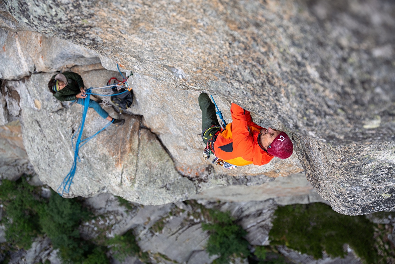 Mongolfiera, Val di Mello, Alpi della Bernina, Masino - Bergaglia, Alessandro Leoni, Simone Pedeferri