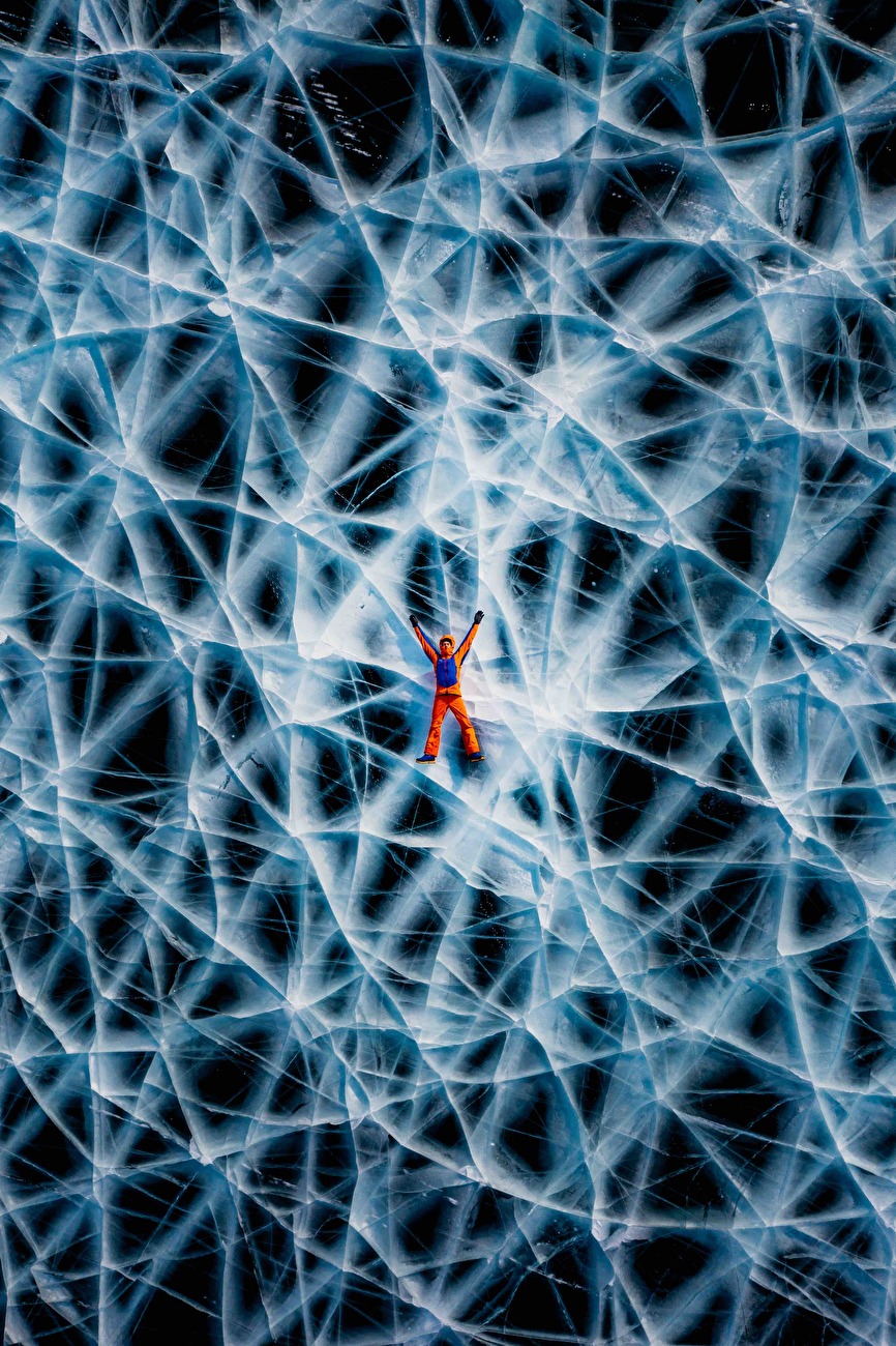 'Anti Gravity', the photography book by Thomas Monsorno and Dani Arnold