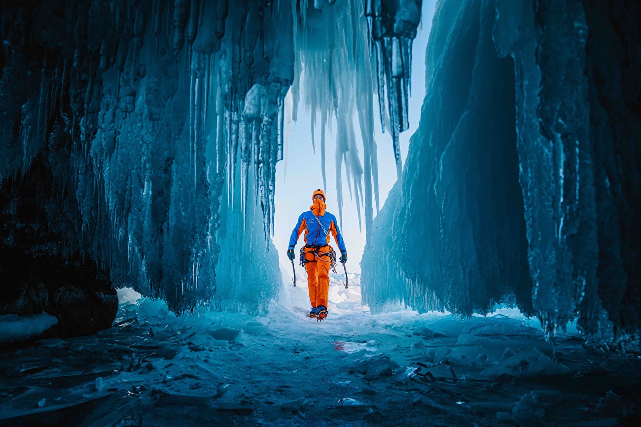 'Anti Gravity', the photography book by Thomas Monsorno and Dani Arnold