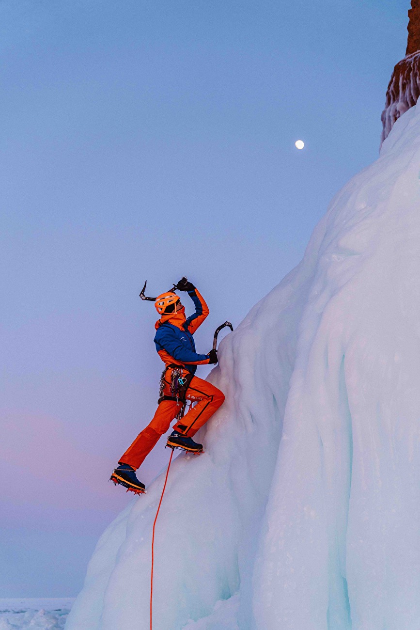 'Anti Gravity', the photography book by Thomas Monsorno and Dani Arnold