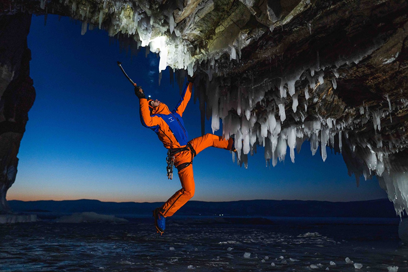 'Anti Gravity', the photography book by Thomas Monsorno and Dani Arnold