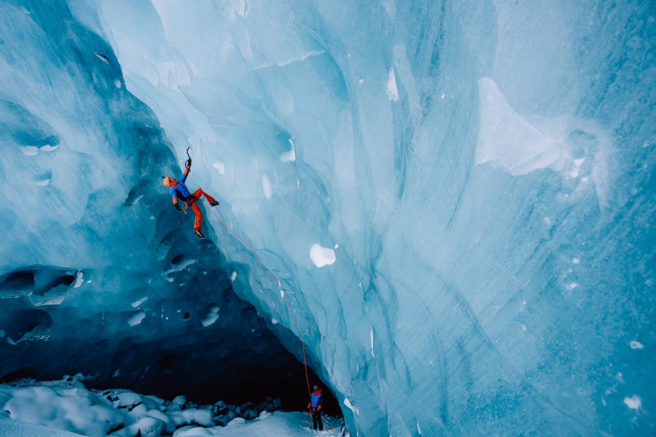 'Anti Gravity', the photography book by Thomas Monsorno and Dani Arnold